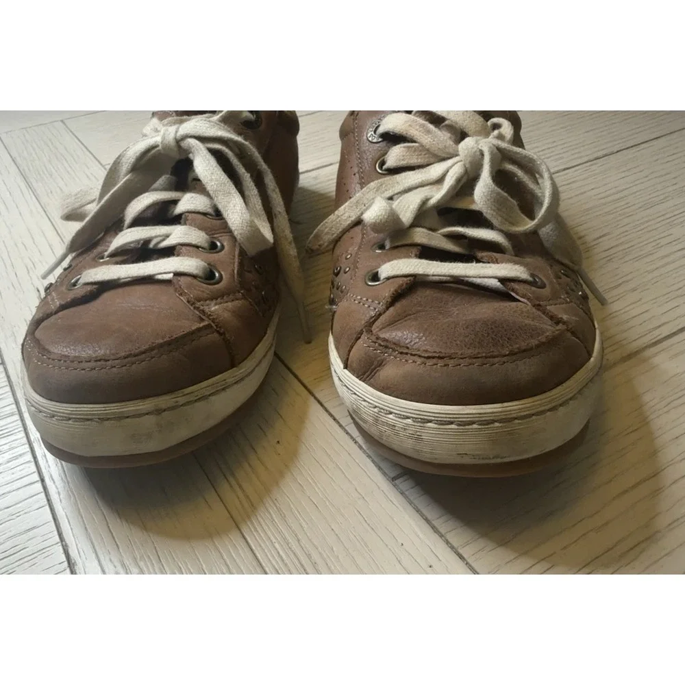 Taos Women's Freedom Leather Studded Sneaker Perforated BROWN Lace Up SIZE 8